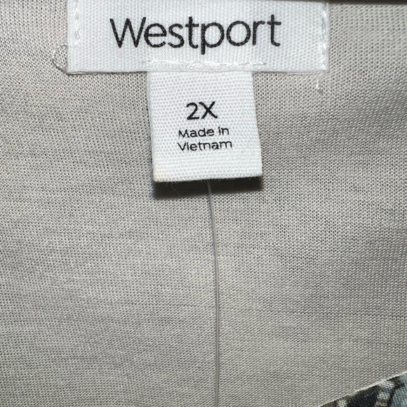 WESTPORT | NWT FLOWY SHORT SLEEVE RHINESTONE TOP - Picture 8 of 10